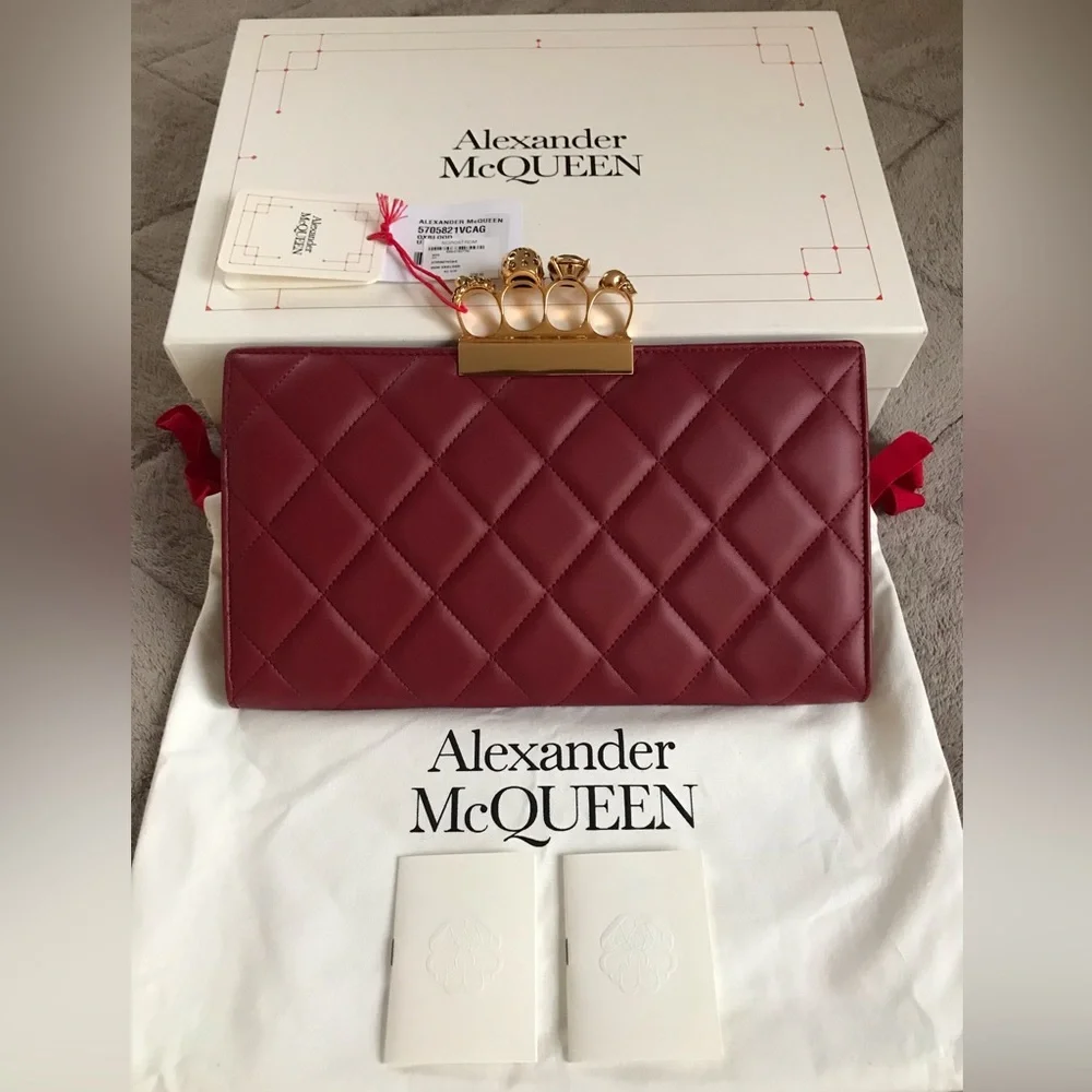 ââSOLDââđĽAlexander McQueenđĽ Skull Knuckle Ring Quilted Leather Clutch - Picture 5 of 10